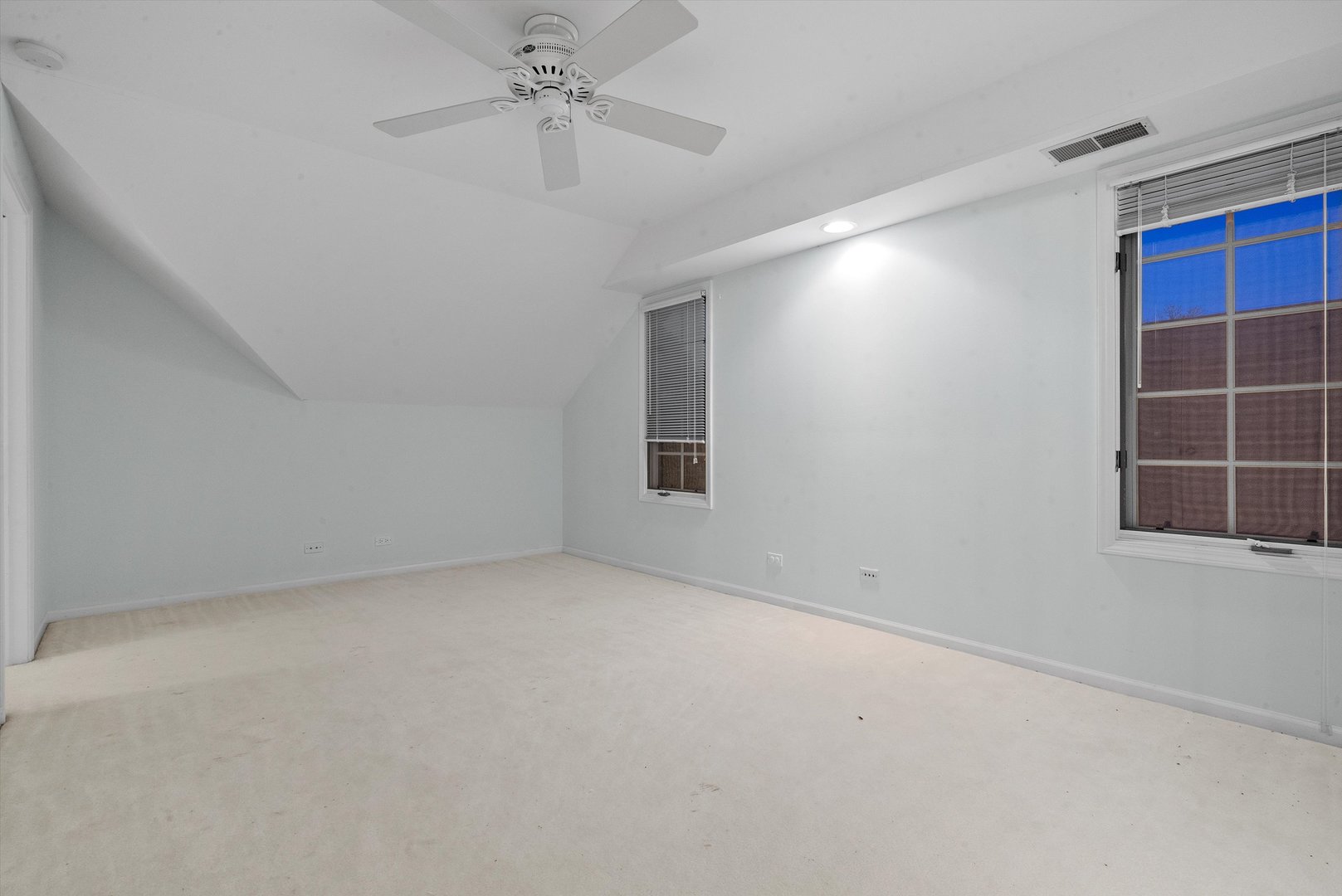 341 Rivershire Court Lincolnshire, IL 60069 - Photo 25 of 32 an empty room with windows and fan
