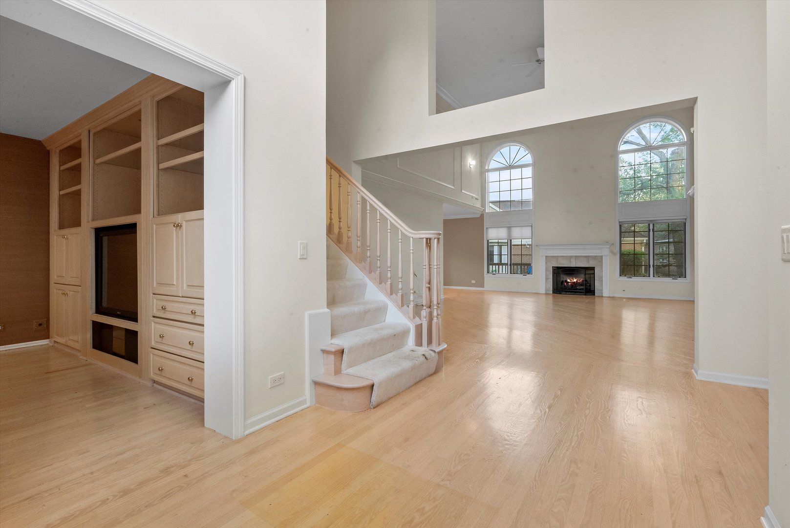 341 Rivershire Court Lincolnshire, IL 60069 - Photo 5 of 32 a view of entryway and hall with wooden floor