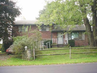 683 East Dell Road Bath, PA 18014 - Photo 1 of 3