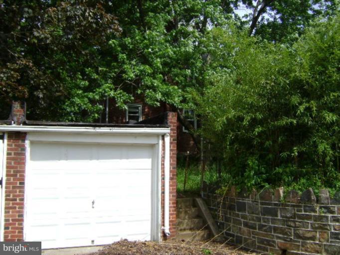 611 Stamford Road Baltimore, MD 21229 - Photo 3 of 10 Garage 1
