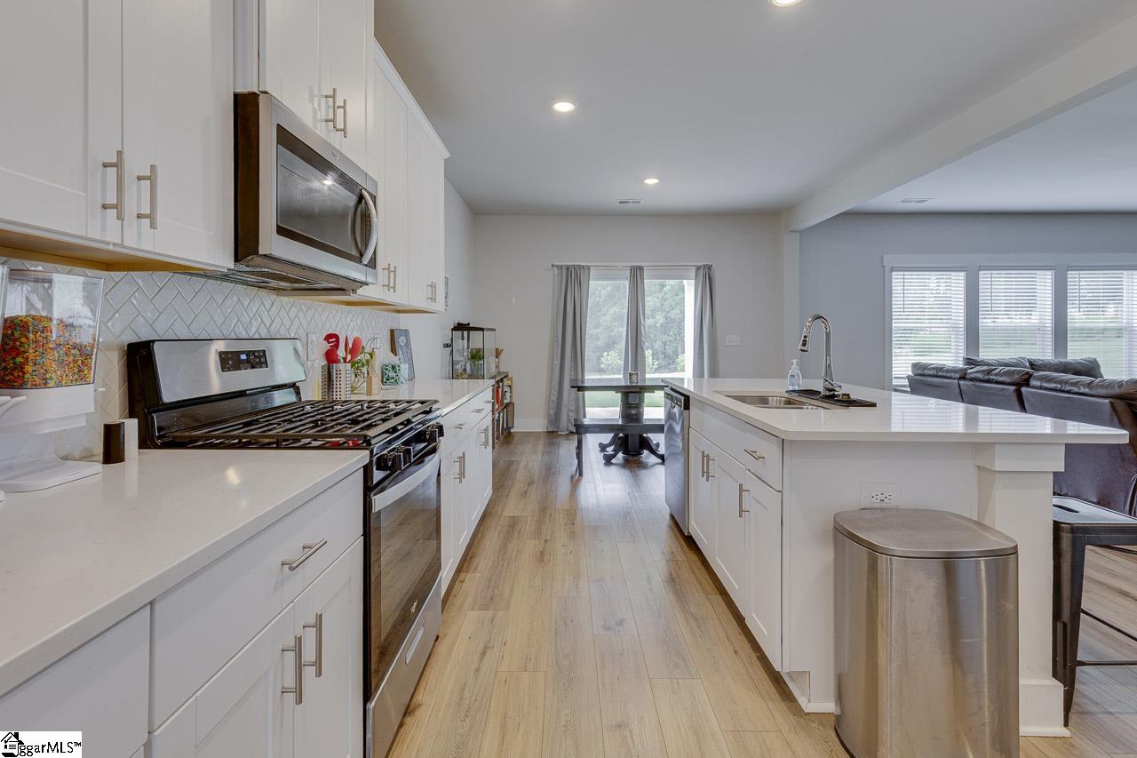 208 Roderick Lane Greenville, SC 29605 - Photo 10 of 50