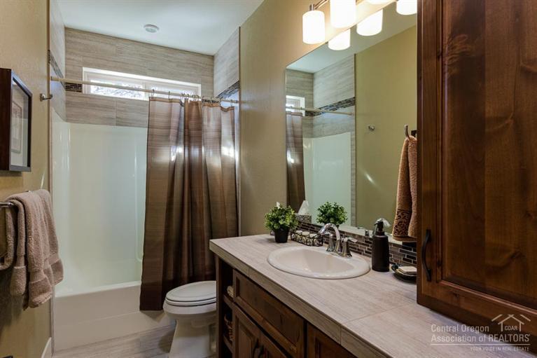 22 Oregon Loop Sunriver, OR 97707 - Photo 19 of 25 a bathroom with a sink a toilet a mirror and shower