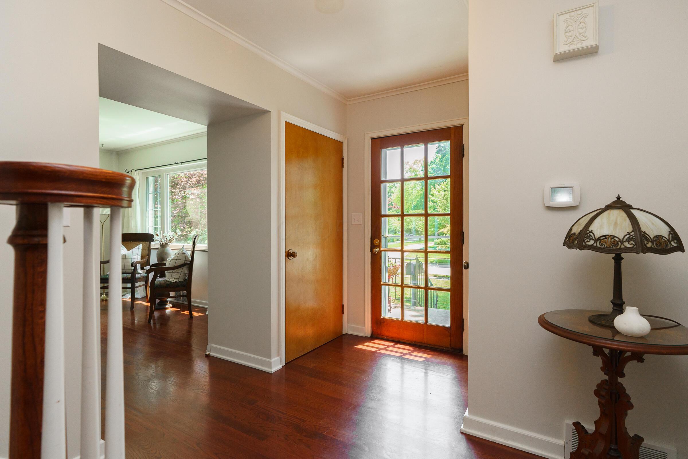 1660 Ridgeway Place Columbus, OH 43212 - Photo 4 of 41 Foyer