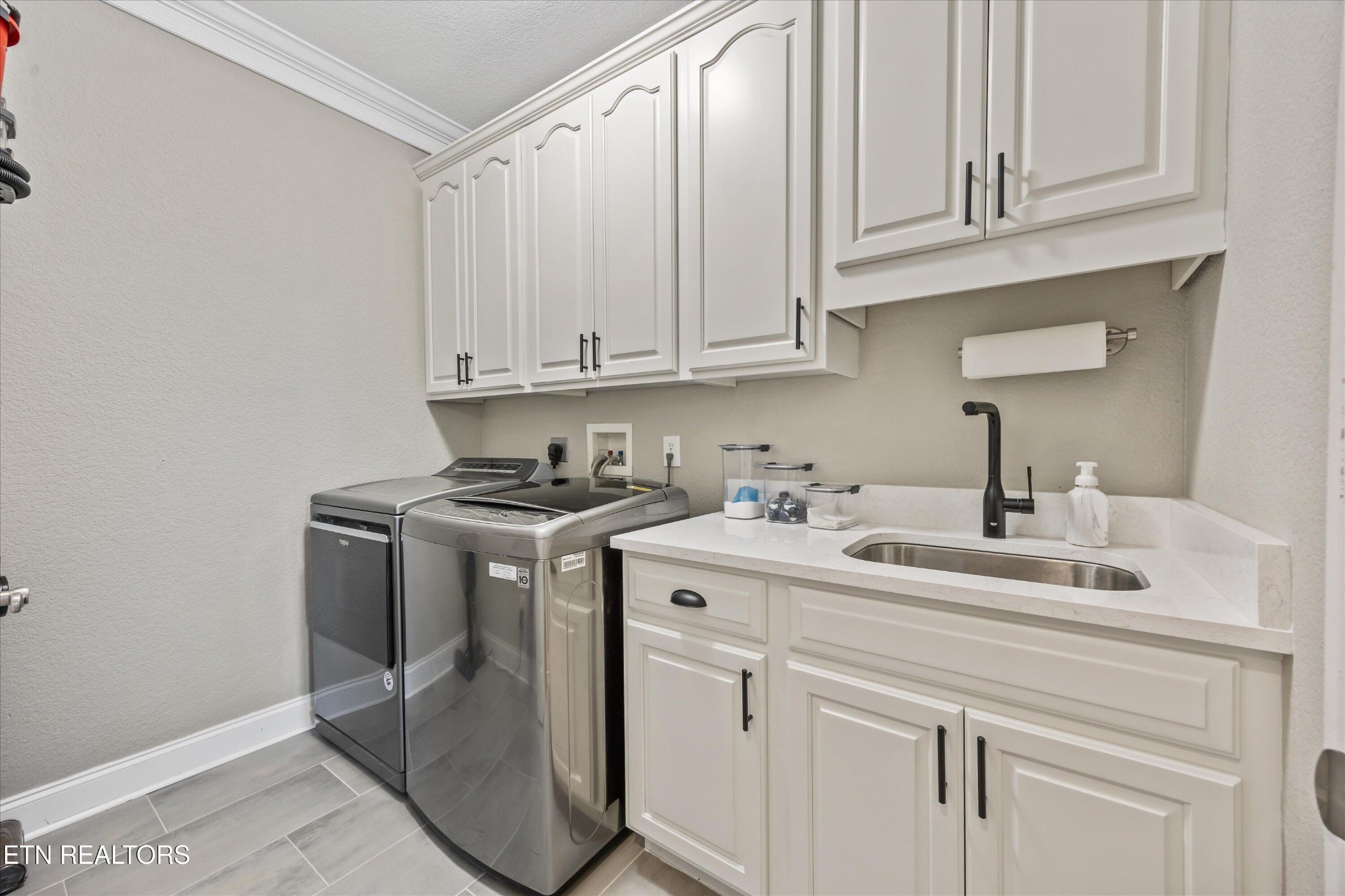 12820 High Oak Road Knoxville, TN 37934 - Photo 22 of 60 a utility room with sink dryer and washer