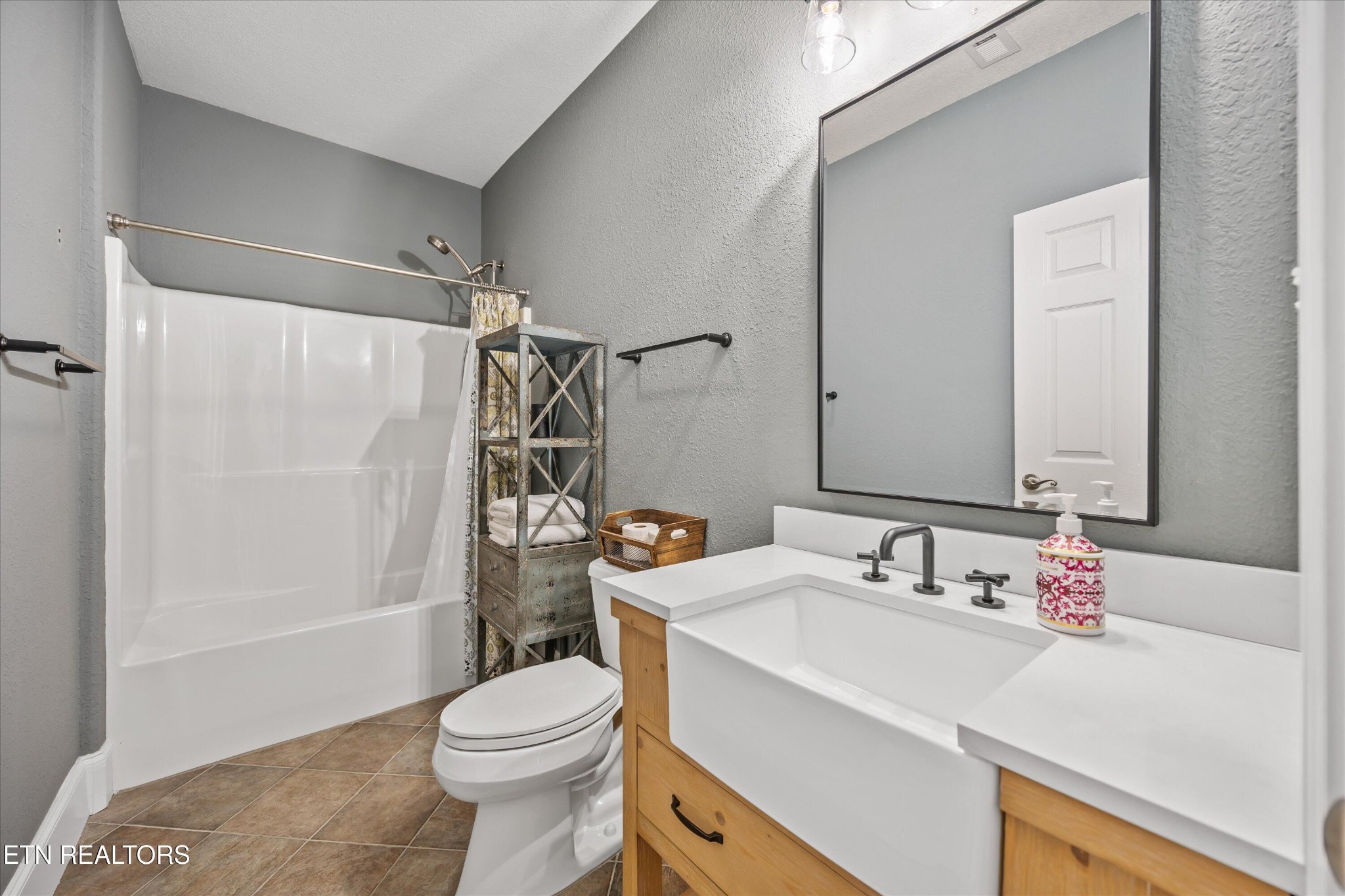 12820 High Oak Road Knoxville, TN 37934 - Photo 37 of 60 a bathroom with a sink toilet and shower