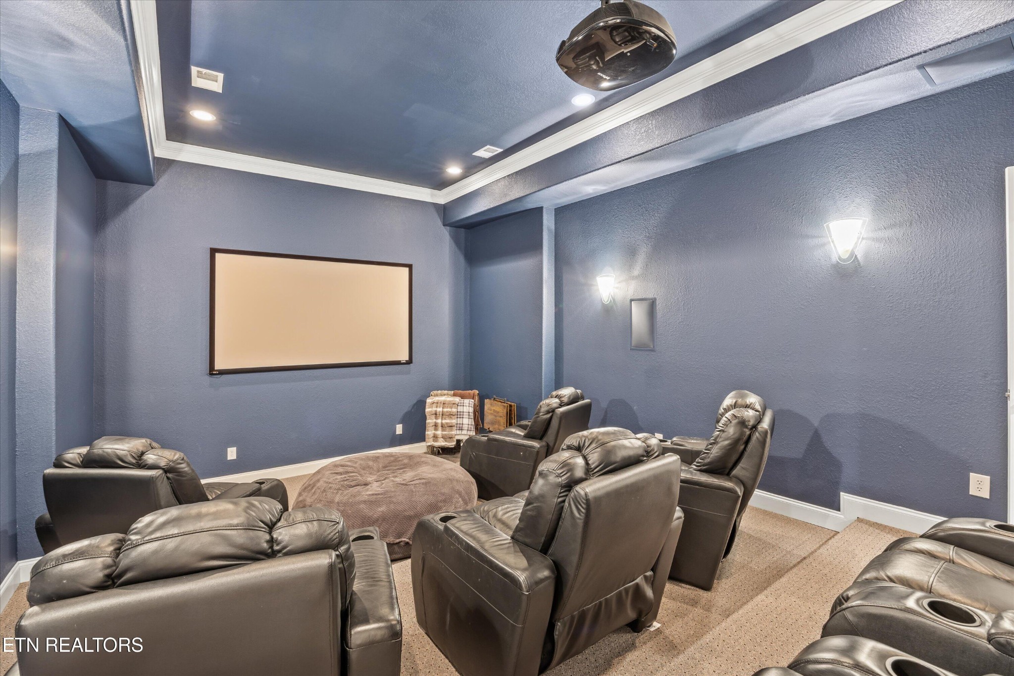 12820 High Oak Road Knoxville, TN 37934 - Photo 40 of 60 a living room with furniture