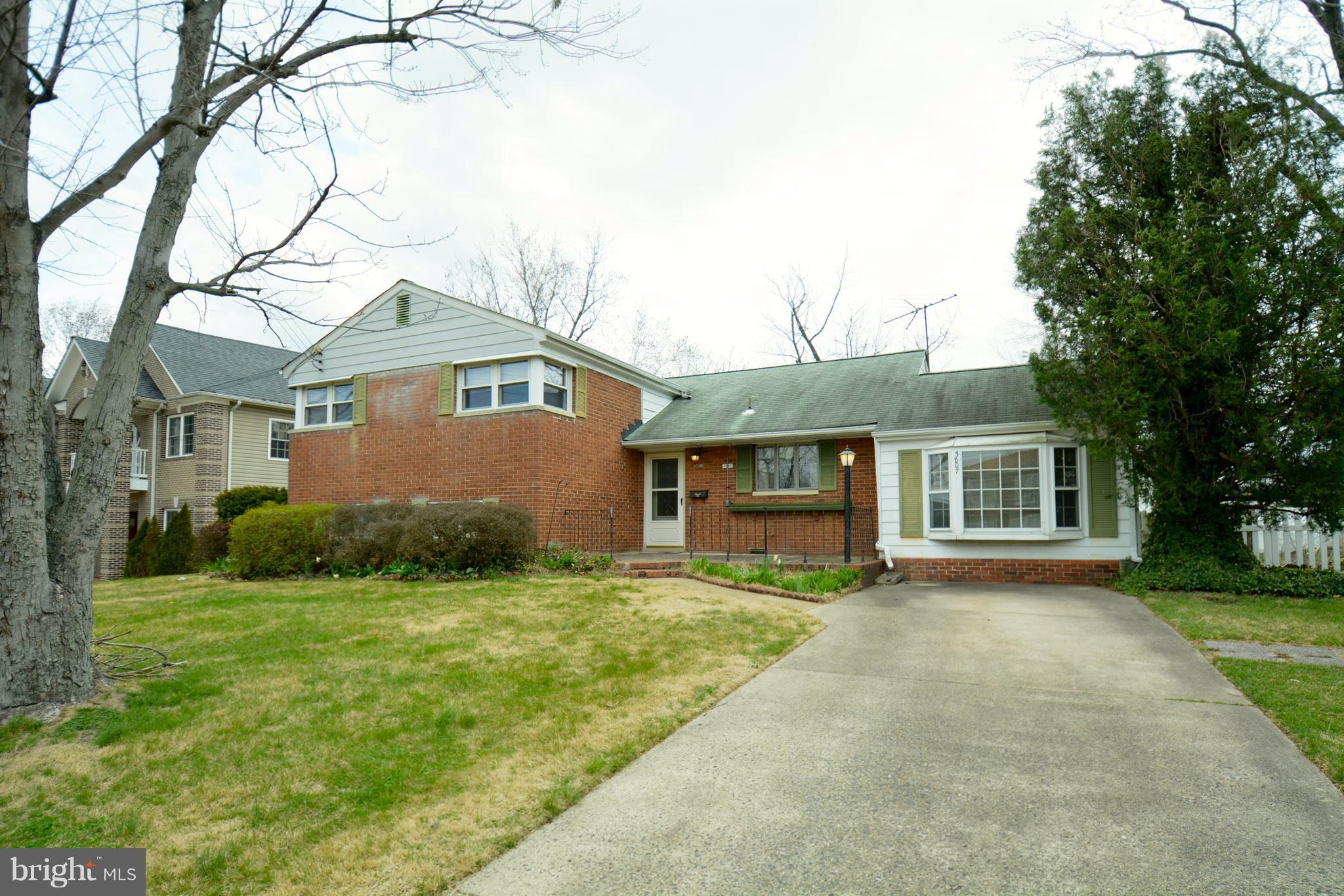 5807 Flanders Street Springfield, VA 22150 - Photo 2 of 30 Exterior (Front)