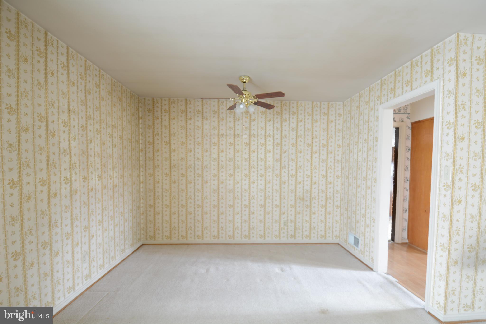 5807 Flanders Street Springfield, VA 22150 - Photo 12 of 30 Living Room
