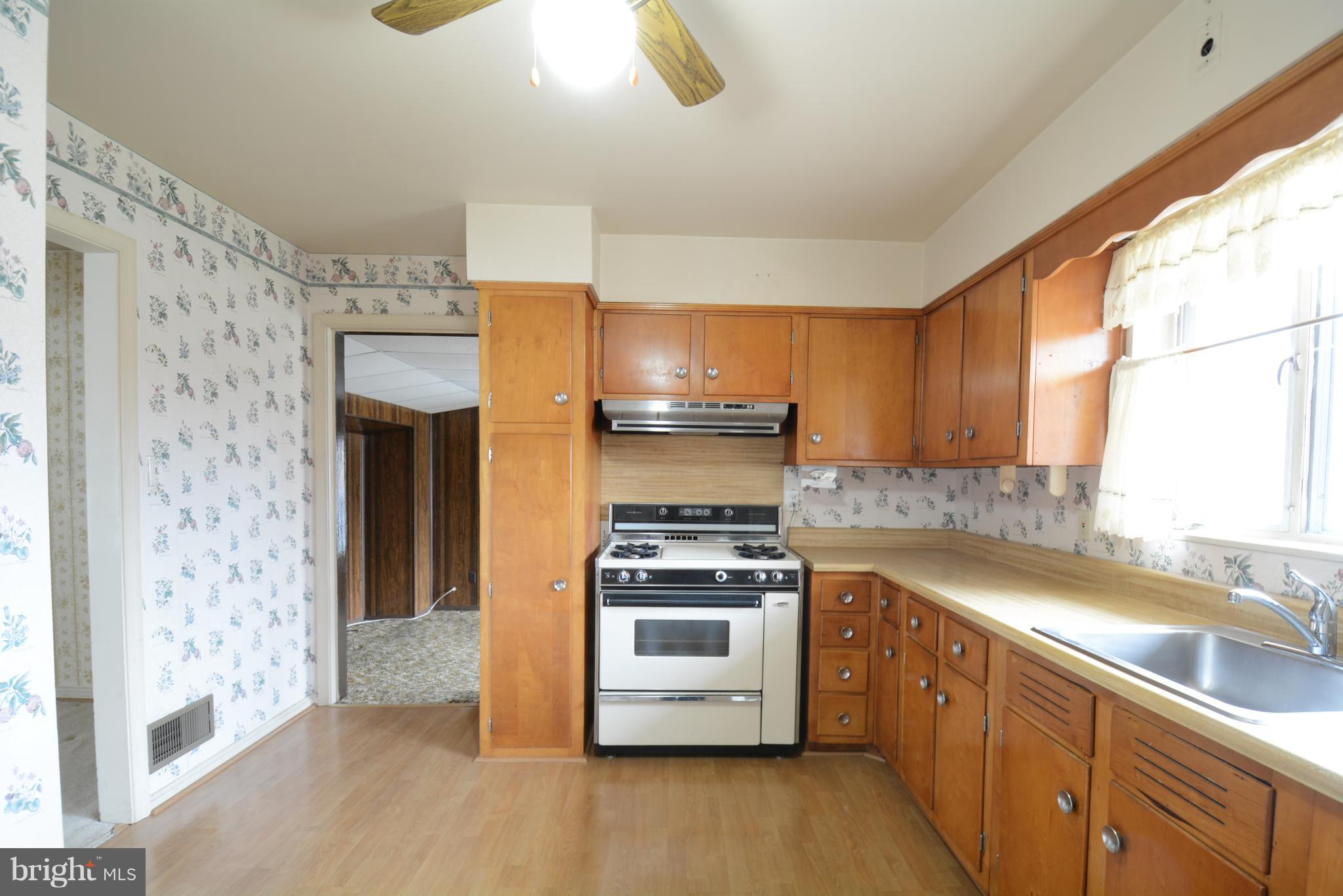 5807 Flanders Street Springfield, VA 22150 - Photo 5 of 30 Kitchen