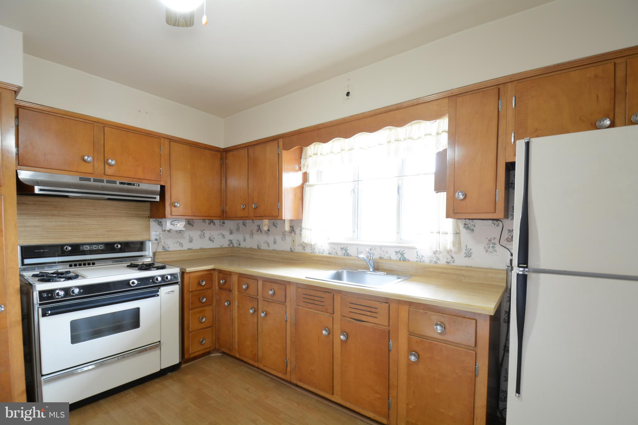 5807 Flanders Street Springfield, VA 22150 - Photo 6 of 30 Kitchen