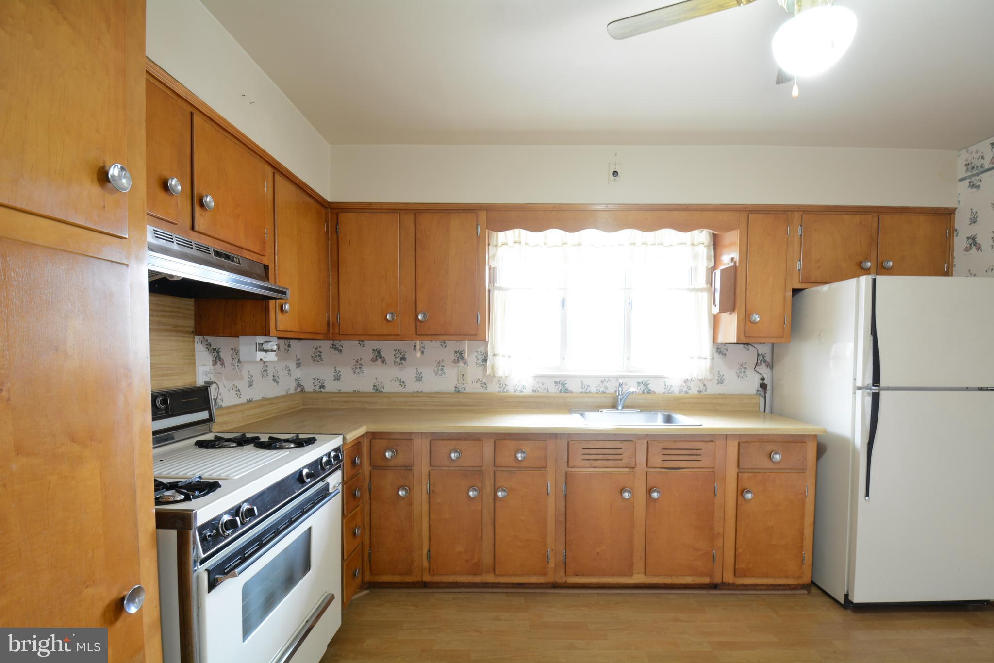 5807 Flanders Street Springfield, VA 22150 - Photo 7 of 30 Kitchen