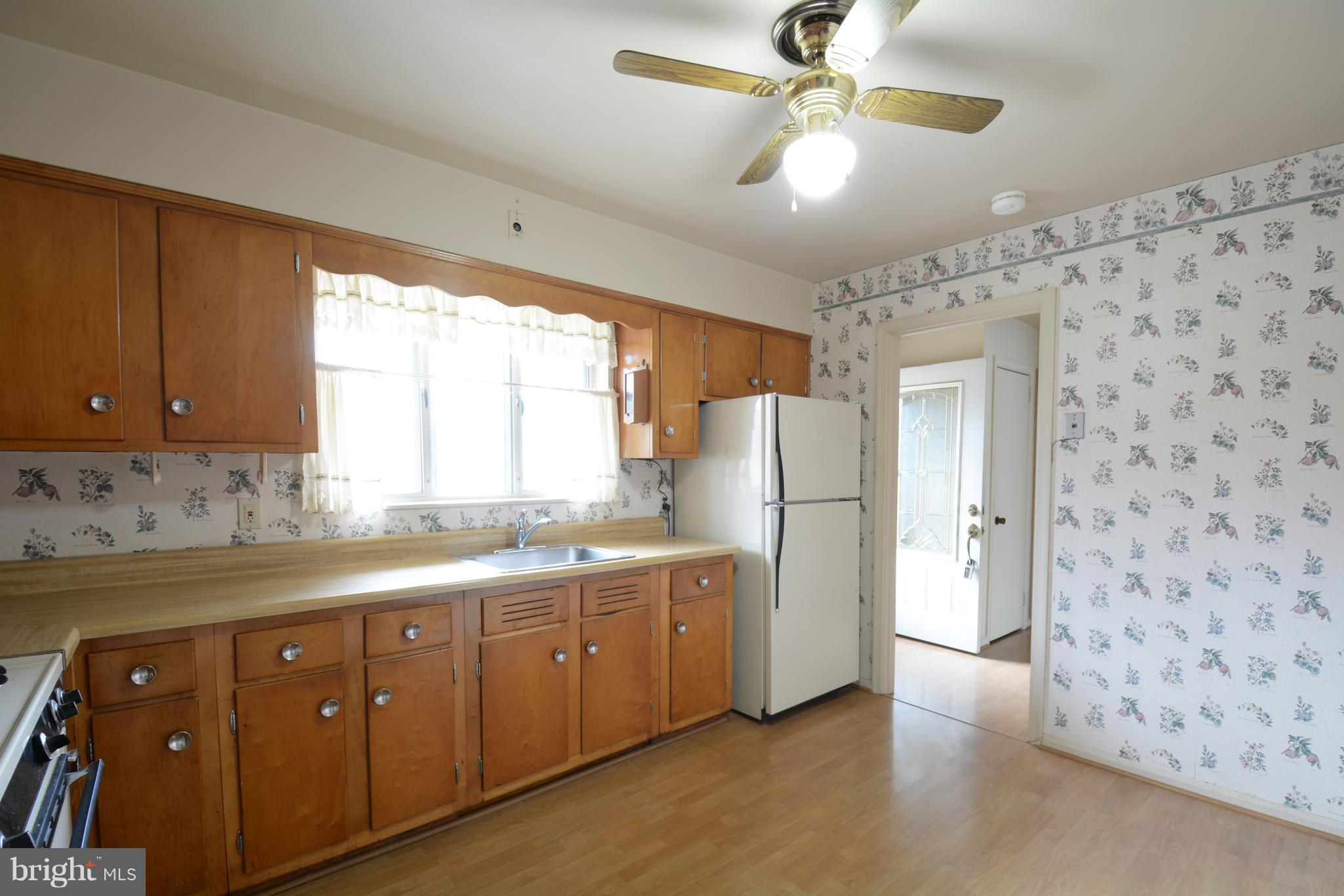 5807 Flanders Street Springfield, VA 22150 - Photo 8 of 30 Kitchen