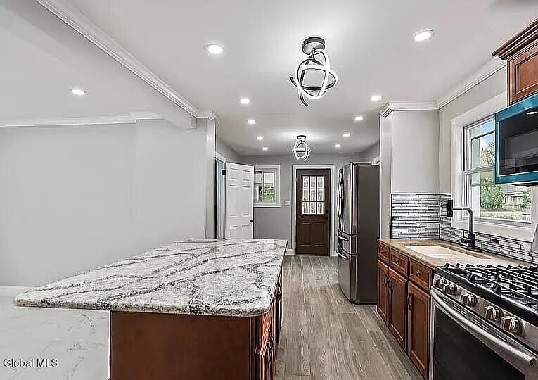 1684 Lake Boulevard Schenectady, NY 12304 - Photo 5 of 12 IMG_5160