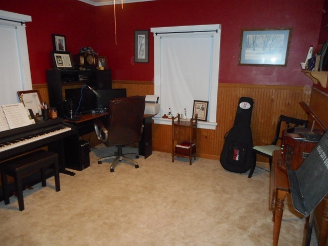 1004 Pershing Boulevard Clinton, IA 52732 - Photo 10 of 18 Gallery Image 10
