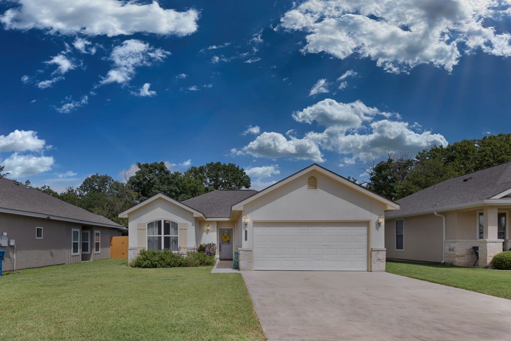 1904 Weston Loop Kerrville, TX 78028 - Photo 2 of 27