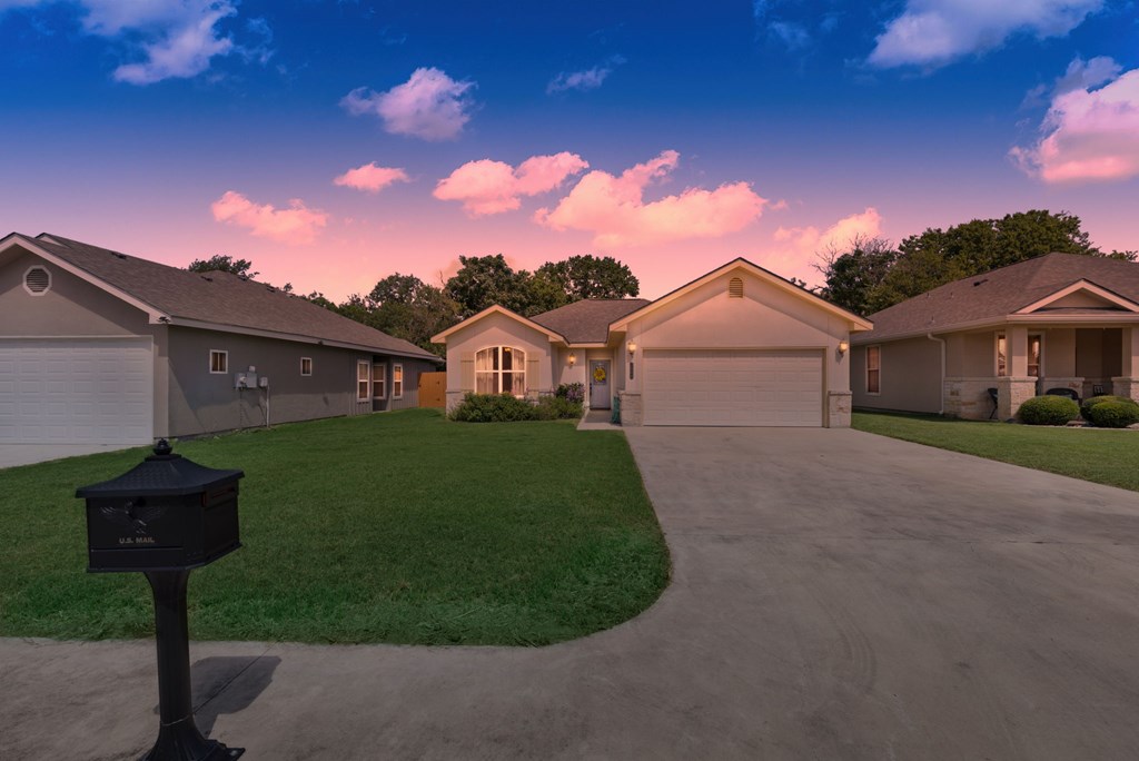 1904 Weston Loop Kerrville, TX 78028 - Photo 3 of 27