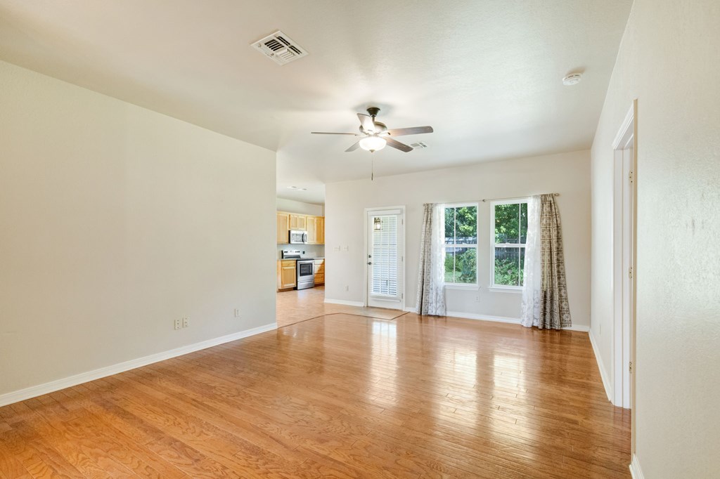 1904 Weston Loop Kerrville, TX 78028 - Photo 5 of 27