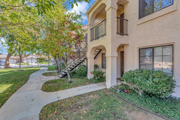 $2,200 | 2554 Olive Drive, Unit 190, Palmdale, CA 93550