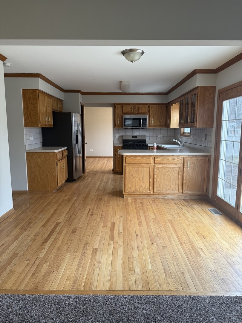 635 Wild Indigo Avenue Romeoville, IL 60446 - Photo 2 of 16