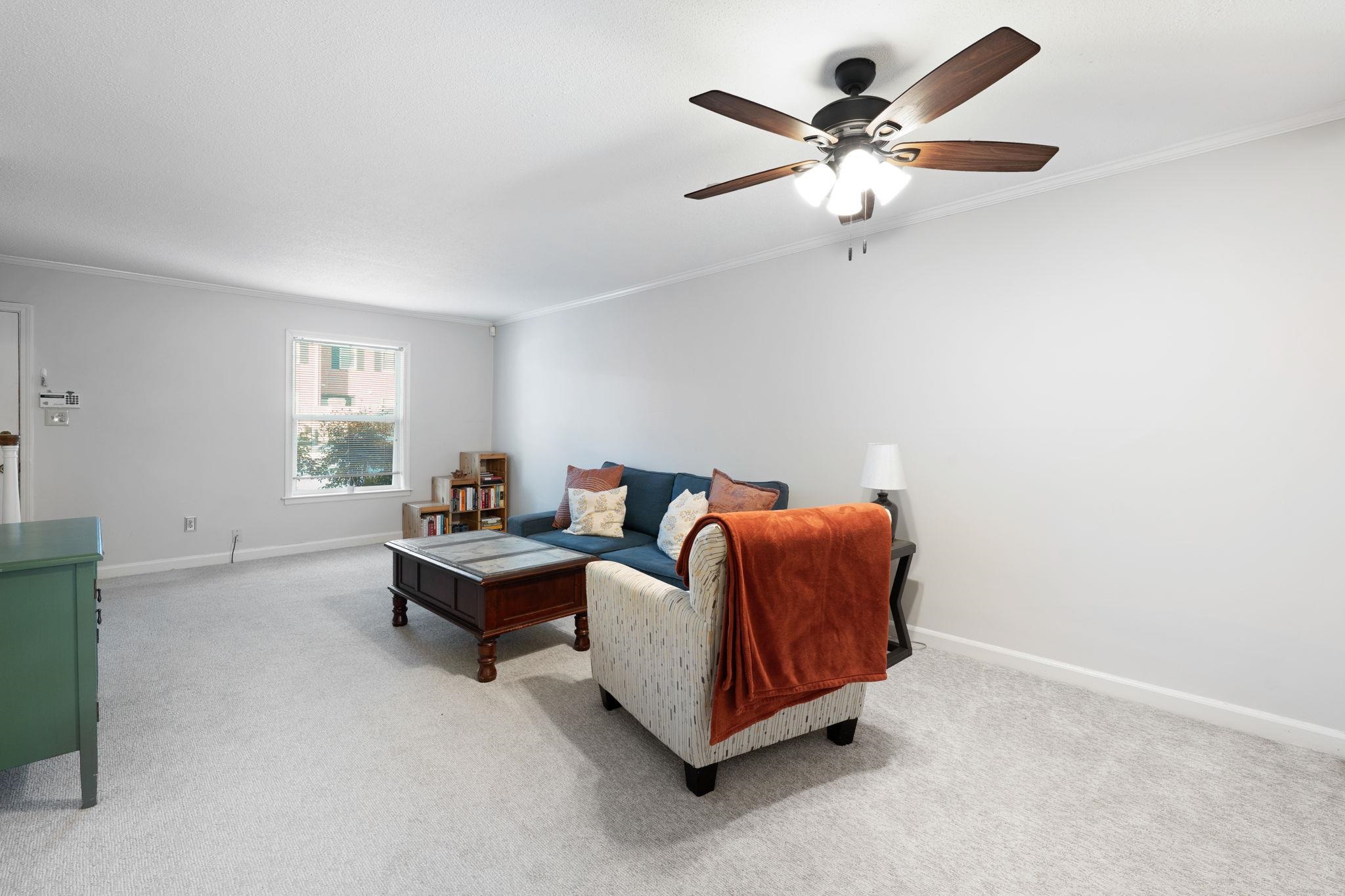 5726 Quince Road, Unit 9 Memphis, TN 38119 - Photo 8 of 21 a living room with furniture