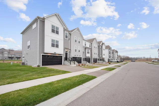 $434,999 | 13434 Territorial Circle North, Maple Grove, MN 55369