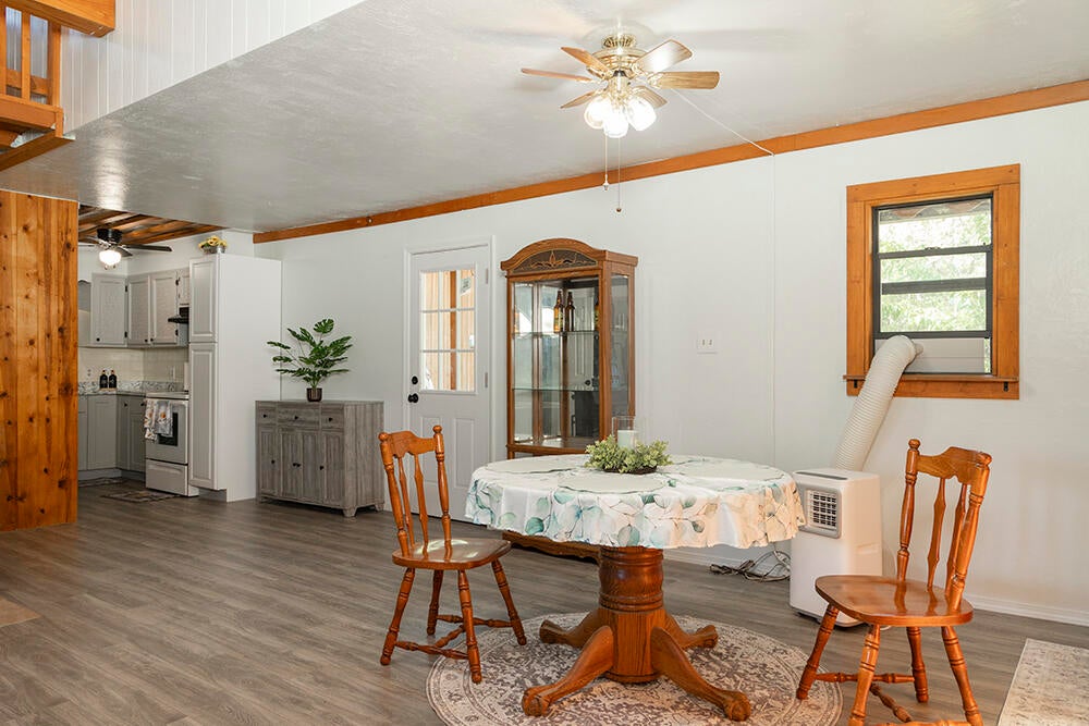 604 Draper Valley Road Selma, OR 97538 - Photo 2 of 45 3