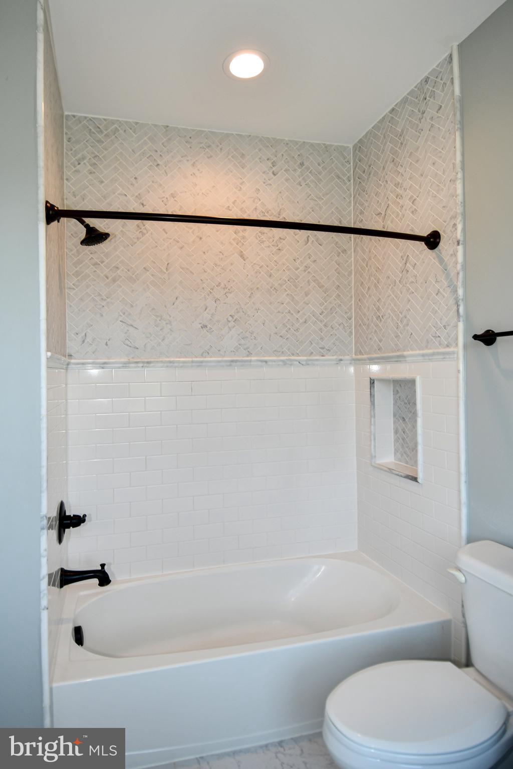 497 North Abingdon Street Arlington, VA 22203 - Photo 34 of 64 a bathroom with a bathtub and a toilet