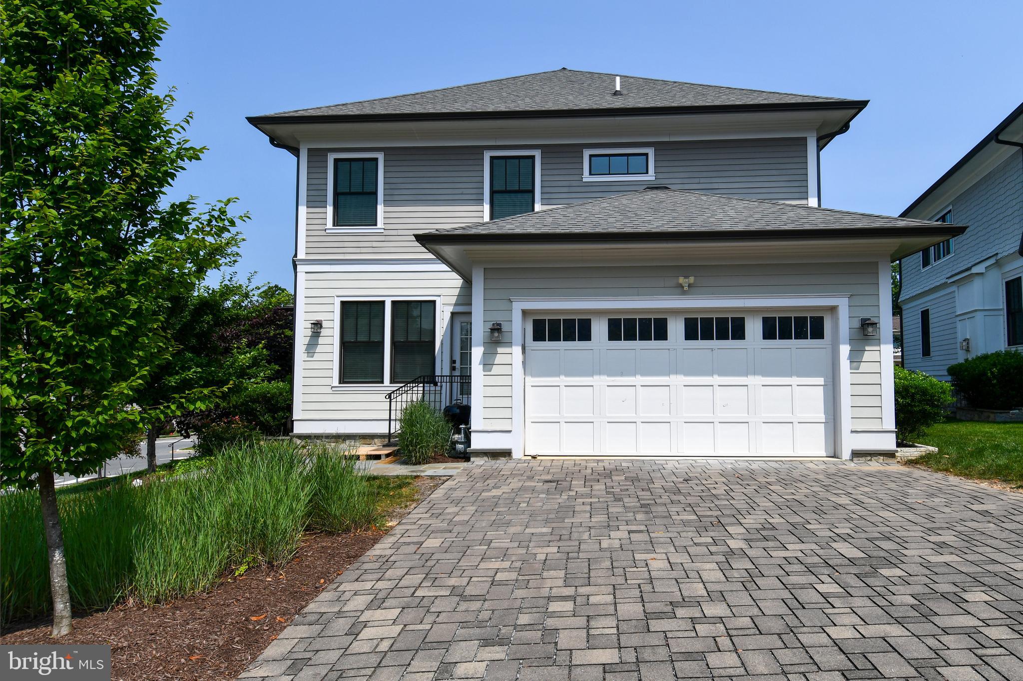 497 North Abingdon Street Arlington, VA 22203 - Photo 62 of 64 a front view of a house with a yard