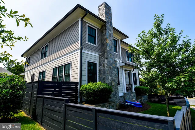 $8,500 | 497 North Abingdon Street, Arlington, VA 22203