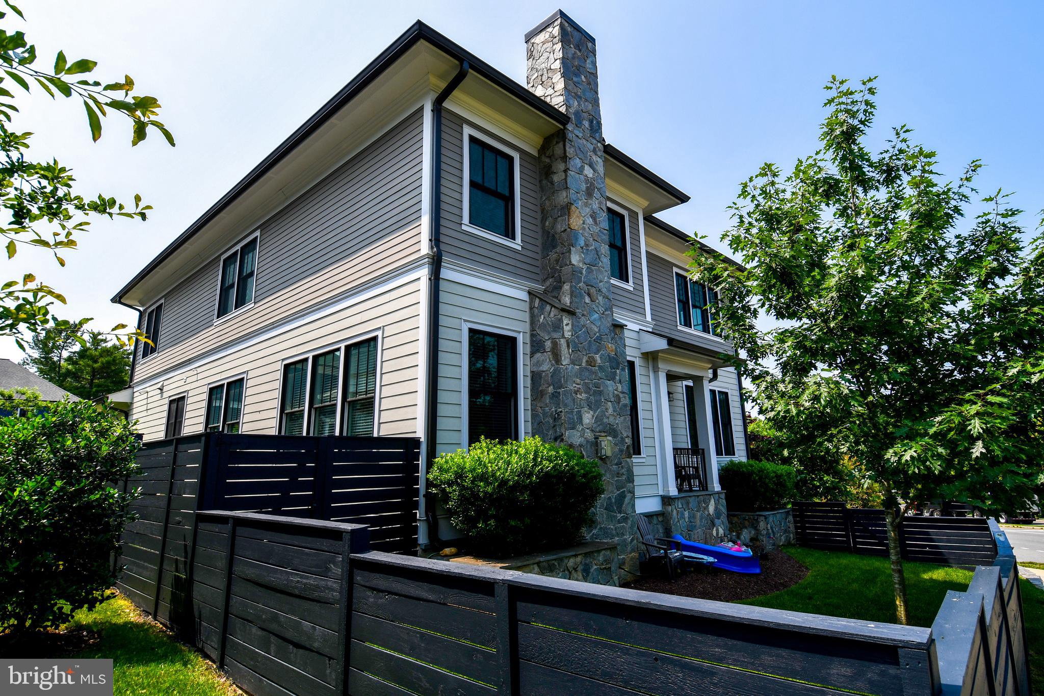497 North Abingdon Street Arlington, VA 22203 - Photo 63 of 64 a front view of a house with garden