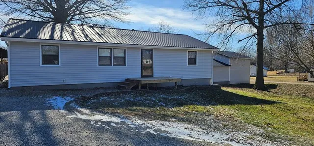 $269,900 | 104 West Cedar Street, Waverly, MO 64096
