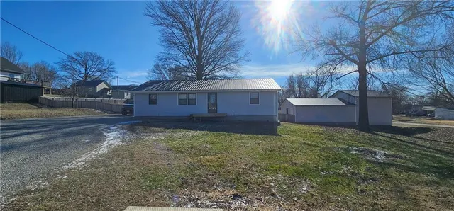 $269,900 | 104 West Cedar Street, Waverly, MO 64096
