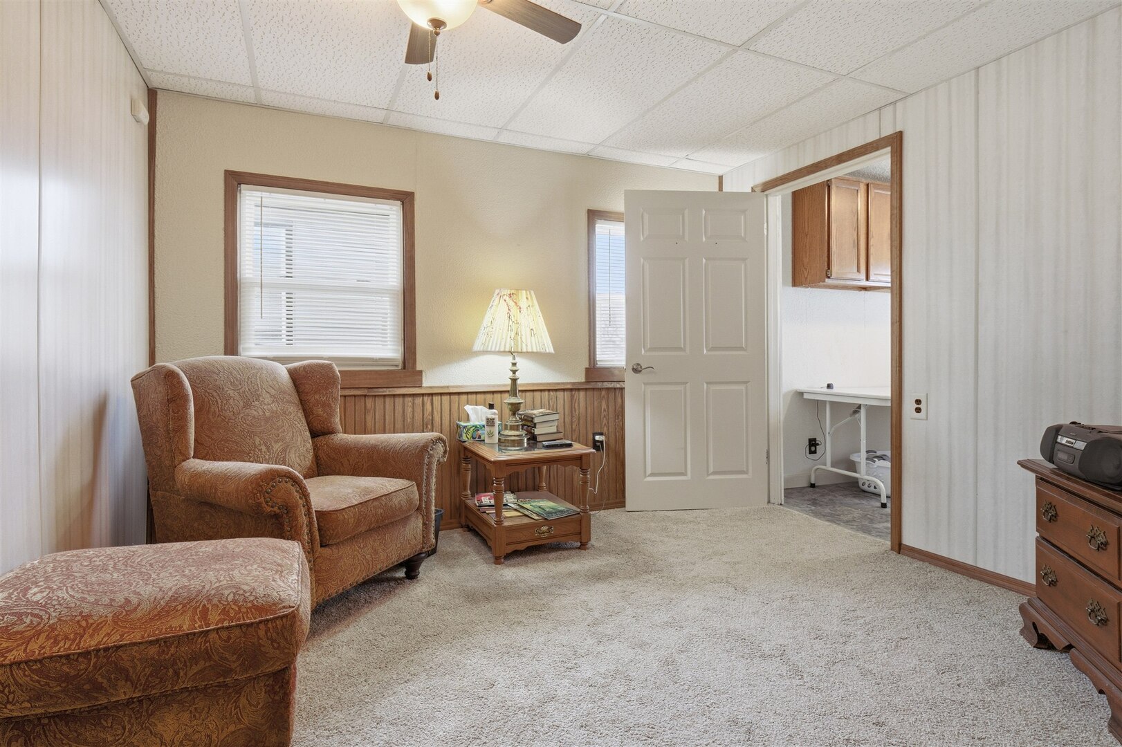 603 West Chestnut Street Bloomington, IL 61701 - Photo 14 of 24 a living room with furniture and a window
