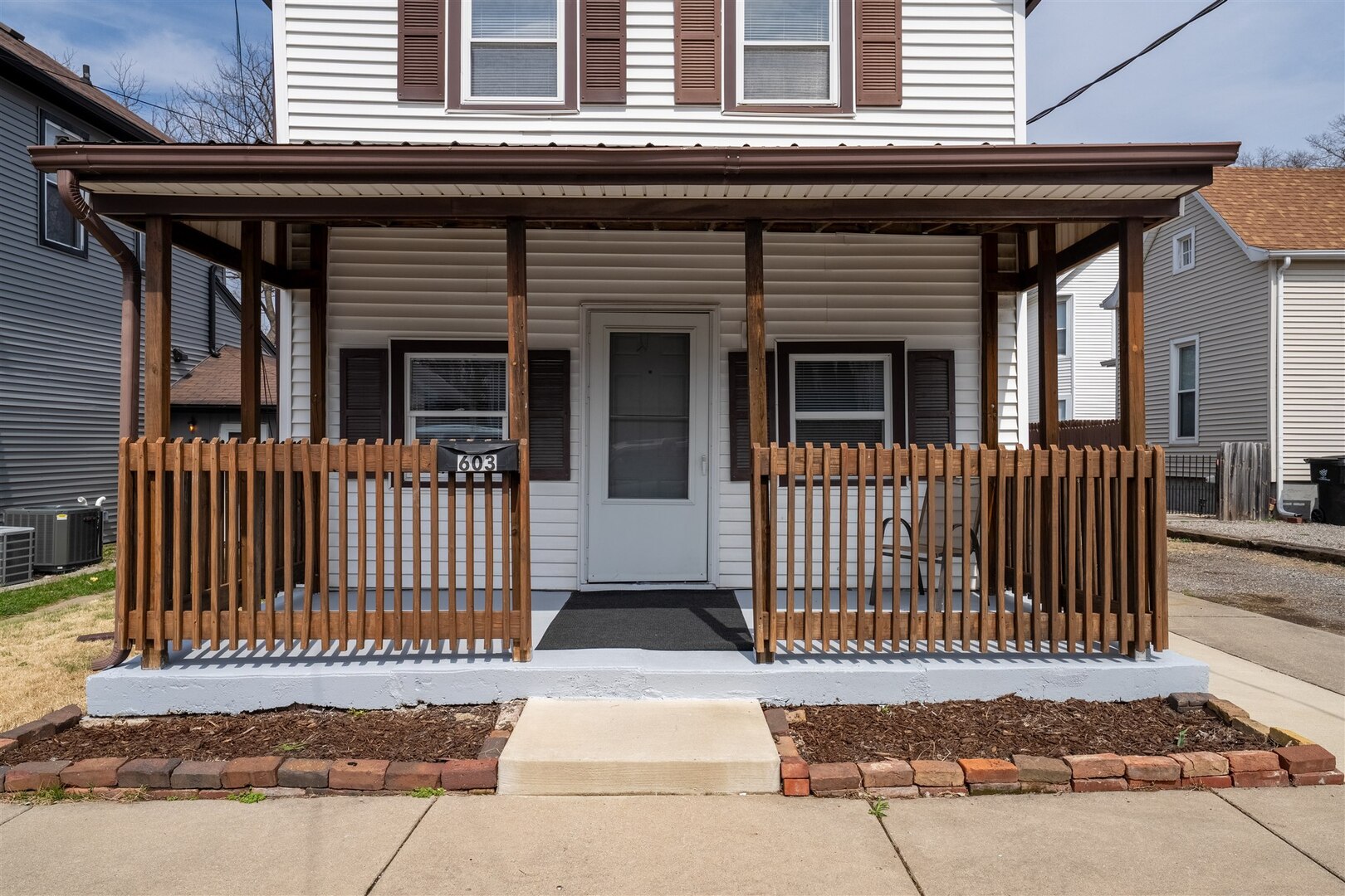 603 West Chestnut Street Bloomington, IL 61701 - Photo 2 of 24 front view of a house