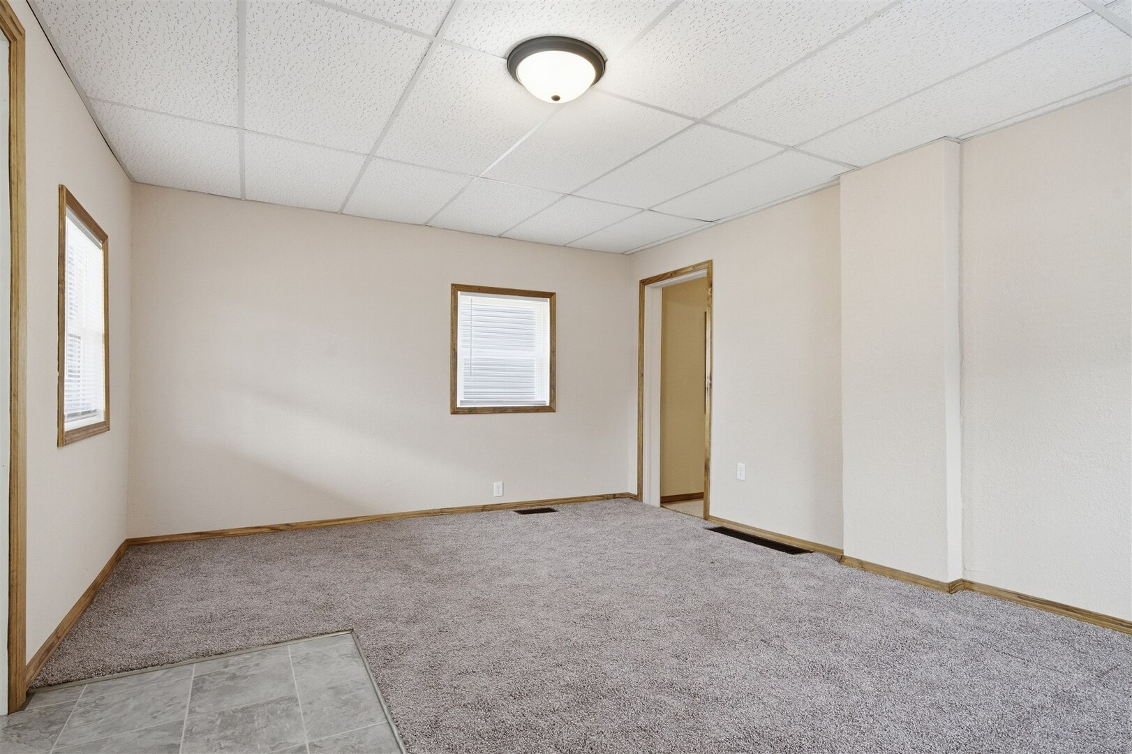 603 West Chestnut Street Bloomington, IL 61701 - Photo 4 of 24 an empty room with windows