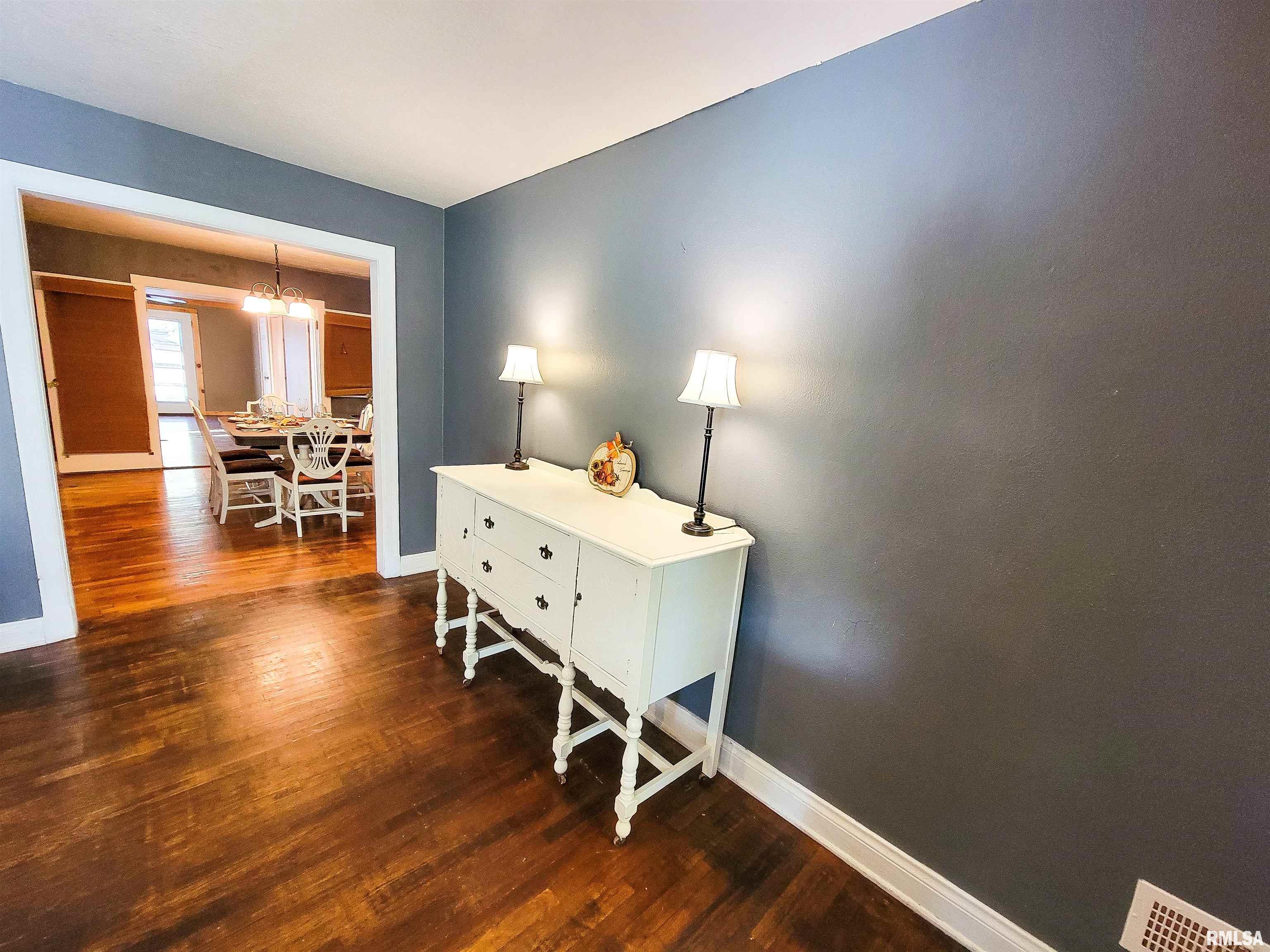 327 East 7th Street Flora, IL 62839 - Photo 15 of 72 Gallery Image 15