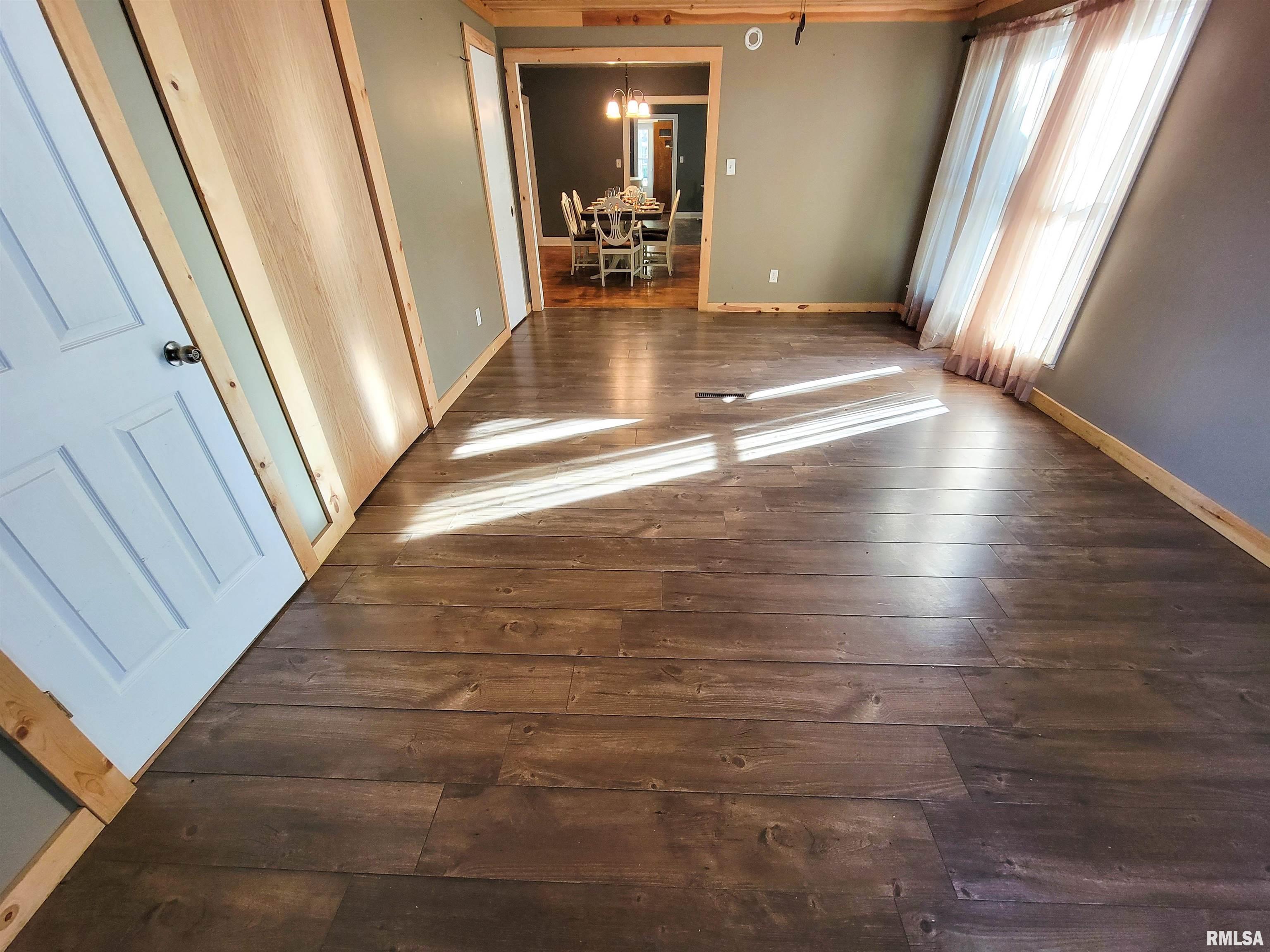327 East 7th Street Flora, IL 62839 - Photo 19 of 72 Gallery Image 19