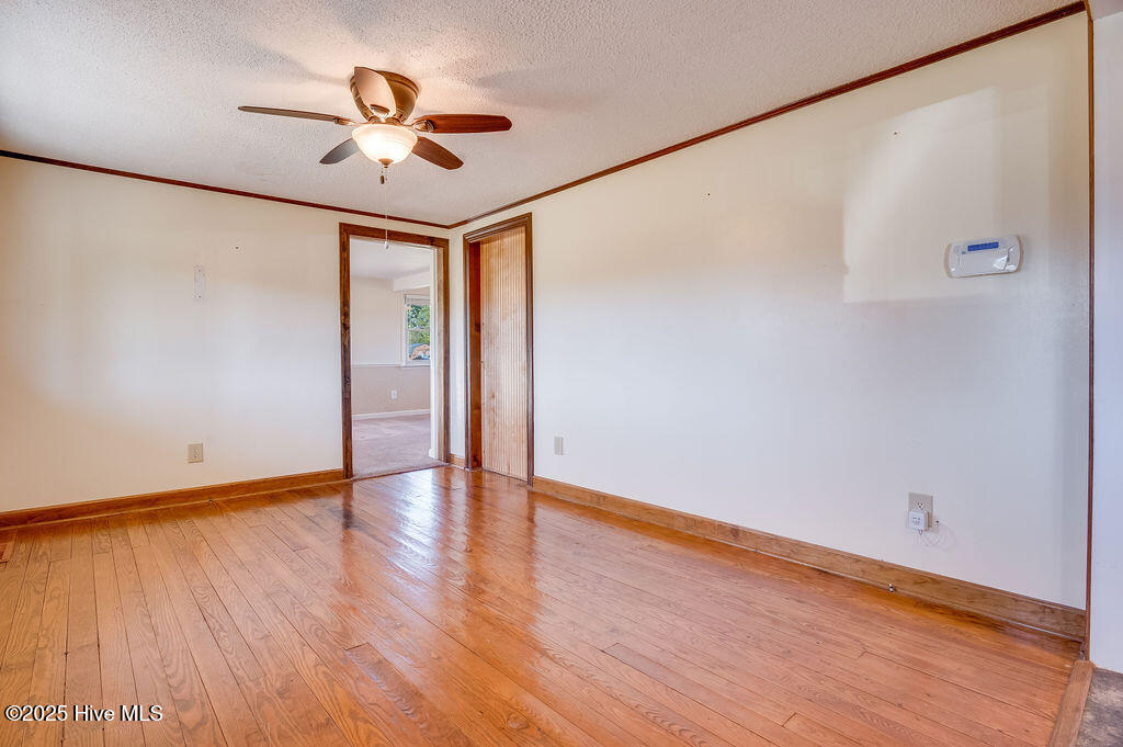 1805 Kellum Loop Road Jacksonville, NC 28546 - Photo 19 of 46 Living Room