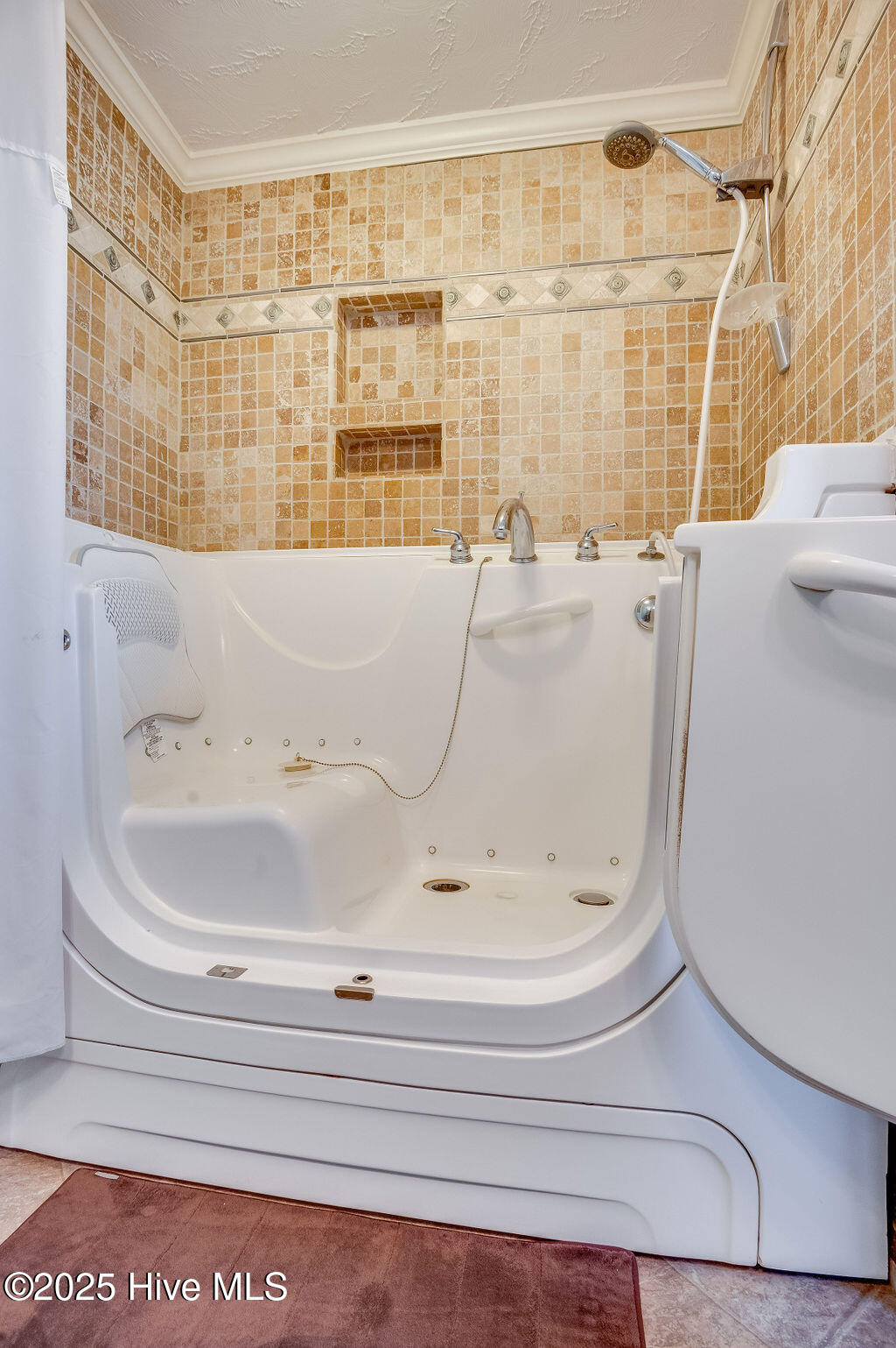 1805 Kellum Loop Road Jacksonville, NC 28546 - Photo 26 of 46 Primary Ensuite Bath