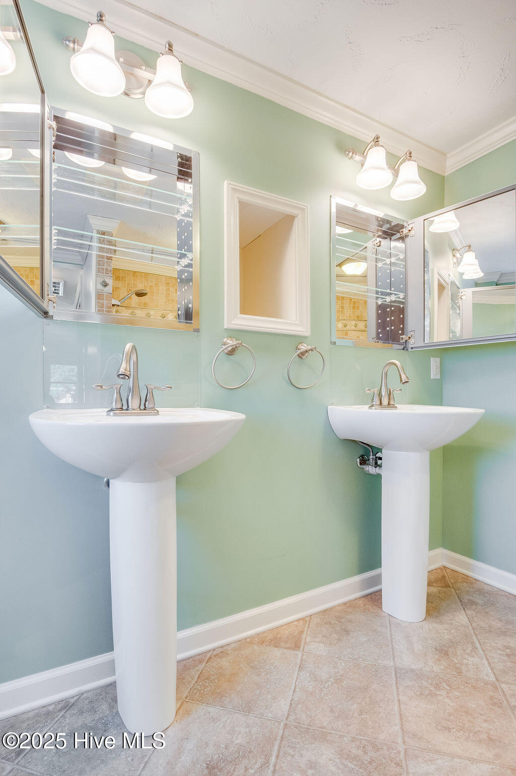 1805 Kellum Loop Road Jacksonville, NC 28546 - Photo 27 of 46 Primary Ensuite Bath