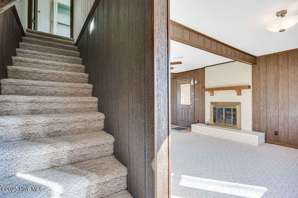 1805 Kellum Loop Road Jacksonville, NC 28546 - Photo 28 of 46 Stairway