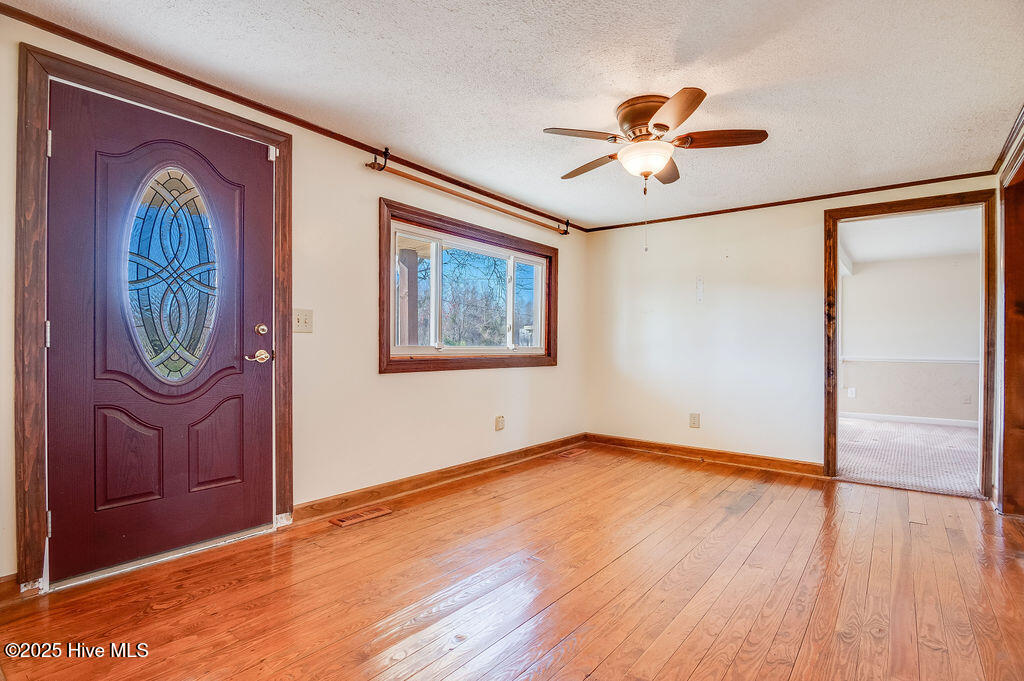 1805 Kellum Loop Road Jacksonville, NC 28546 - Photo 3 of 46 Front Entry Living