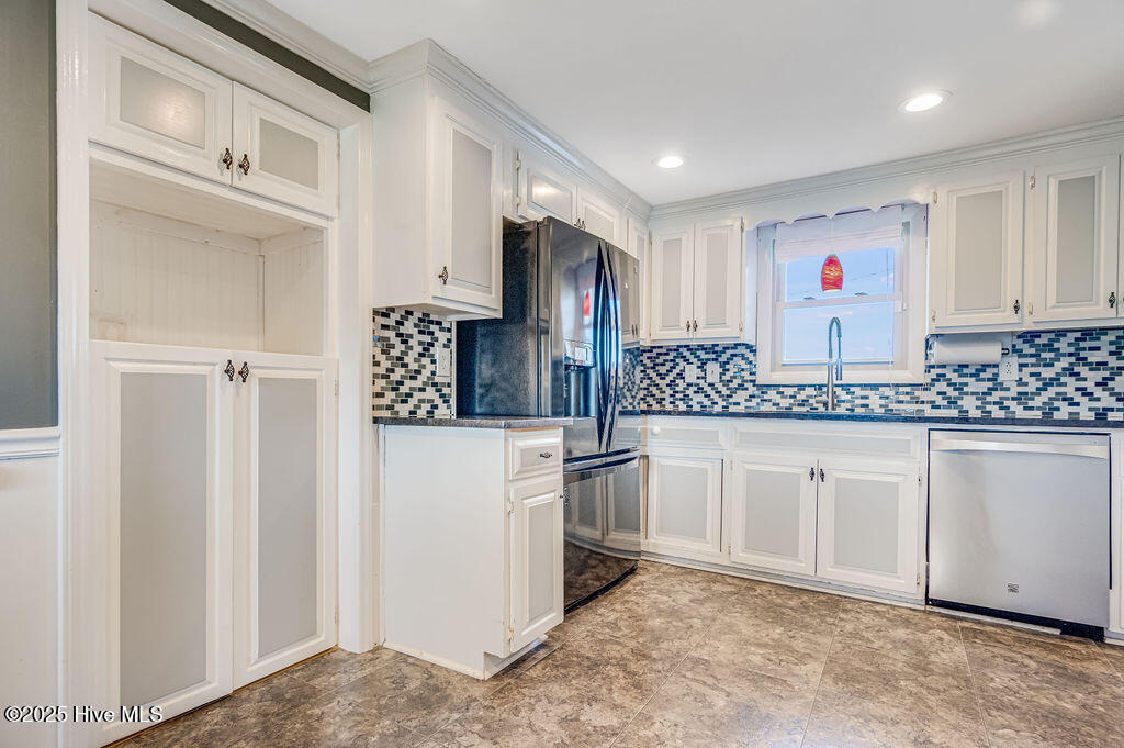 1805 Kellum Loop Road Jacksonville, NC 28546 - Photo 7 of 46 Kitchen