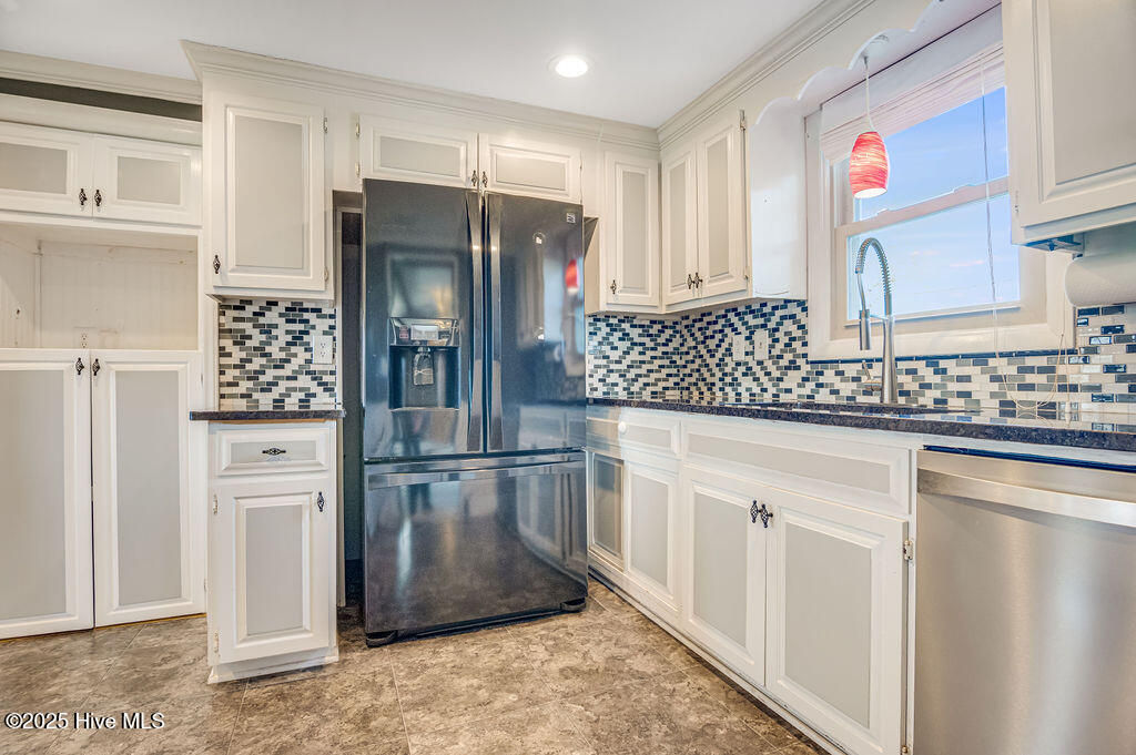 1805 Kellum Loop Road Jacksonville, NC 28546 - Photo 8 of 46 Kitchen