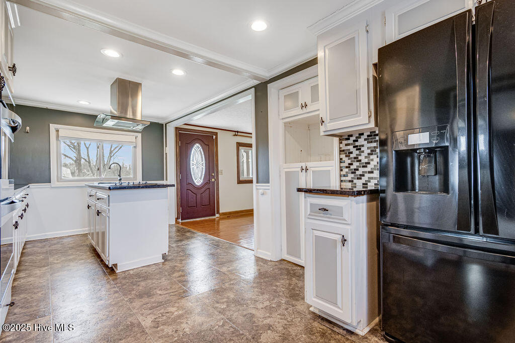 1805 Kellum Loop Road Jacksonville, NC 28546 - Photo 9 of 46 Kitchen