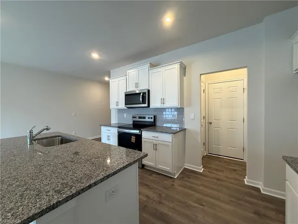 $2,295 | 1475 Amberview Lane, Kernersville, NC 27284