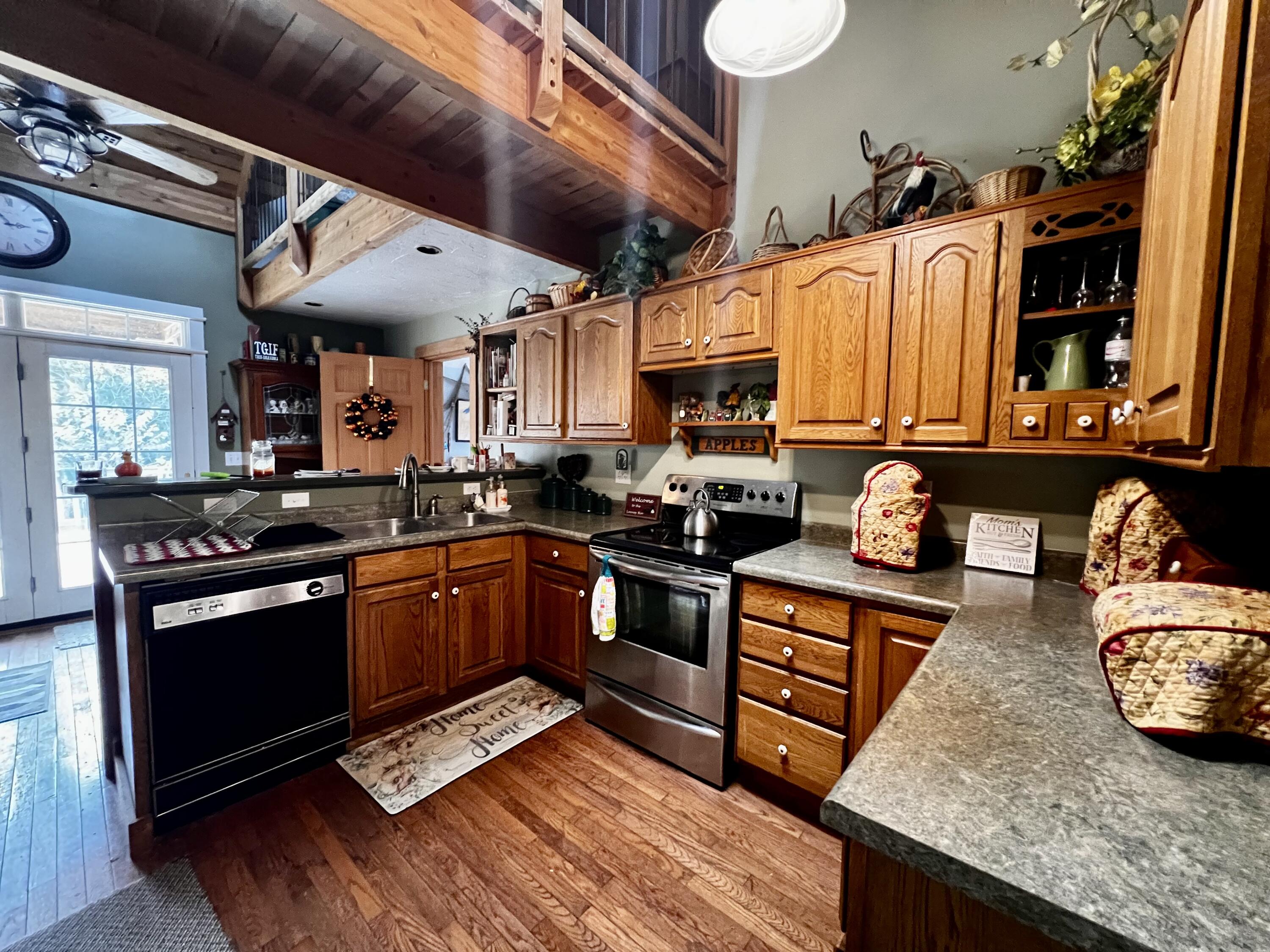151 South Quarterline Road Ludington, MI 49431 - Photo 6 of 27 IMG_0725