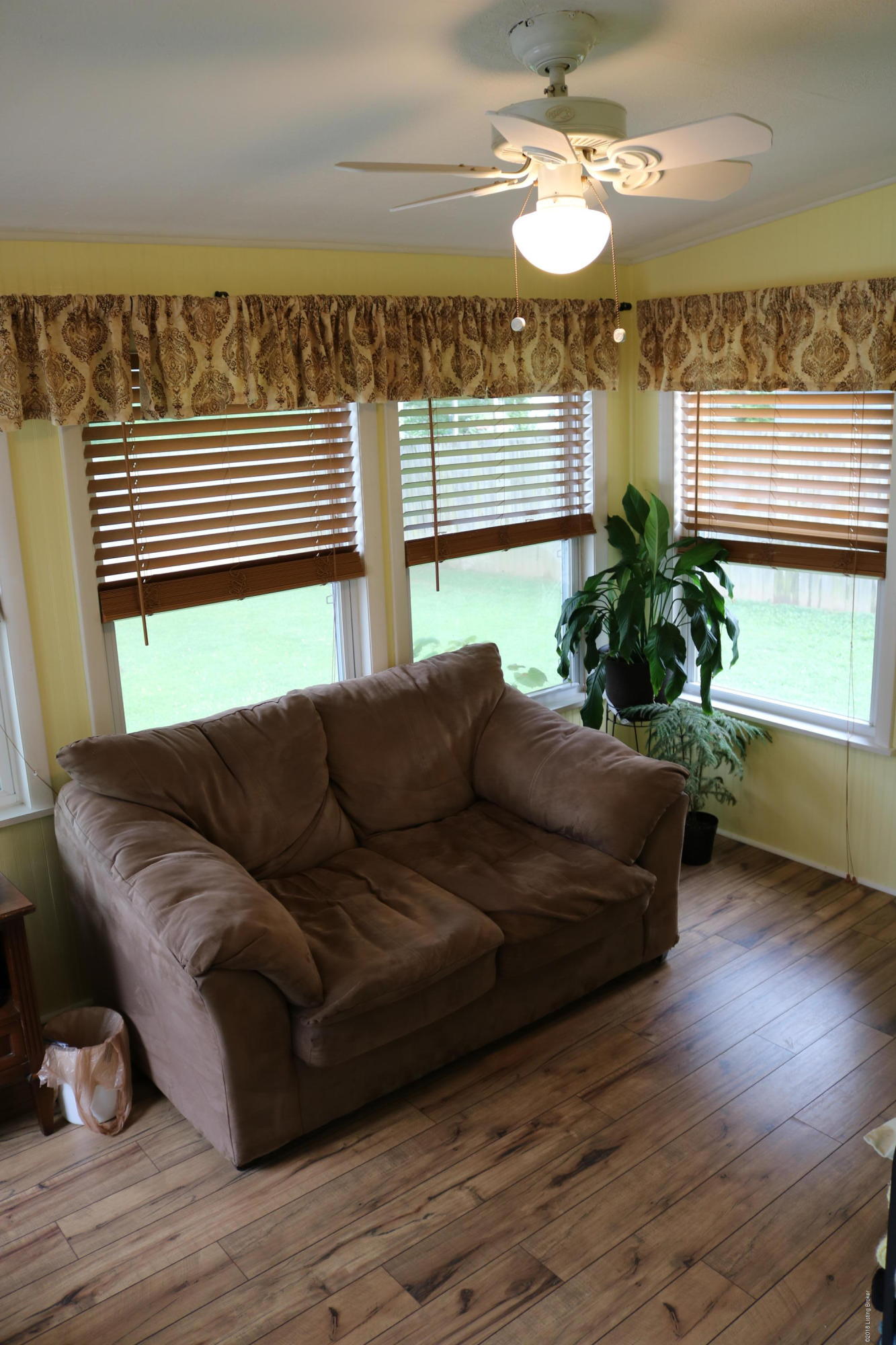 9411 Cornflower Road Louisville, KY 40272 - Photo 10 of 28 IMG_1706
