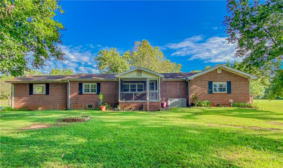 235 Crooks Road Seneca, SC 29678 - Photo 1 of 49 Gallery Image 1