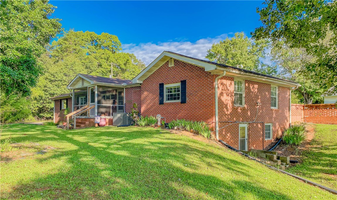 235 Crooks Road Seneca, SC 29678 - Photo 3 of 49 Gallery Image 3
